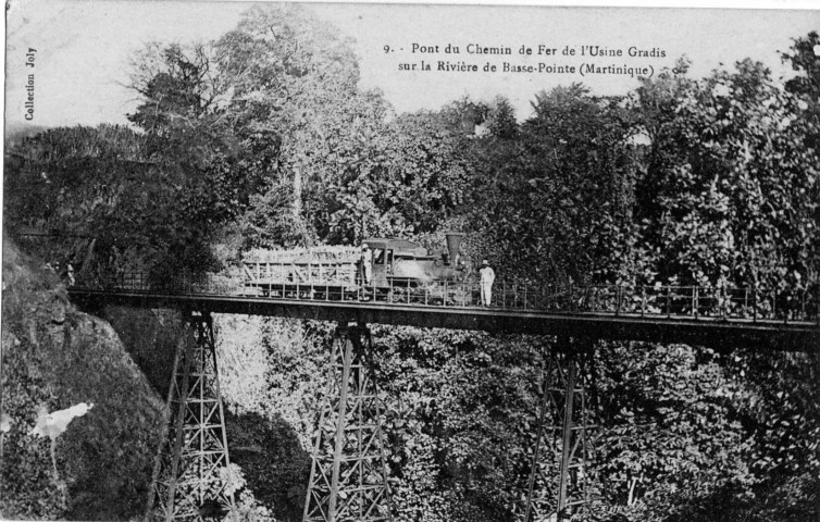 Martinique. Basse Pointe. Pont du chemin de fer de l'usine Gradis sur la rivière de Basse Pointe