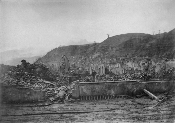 Saint-Pierre. Vue générale après l'éruption du 08 mai 1902