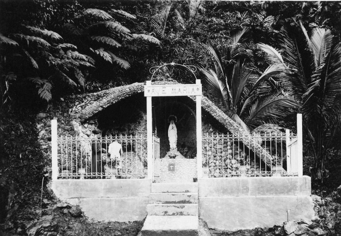 Macouba. La grotte. Adoration de la Vierge Marie