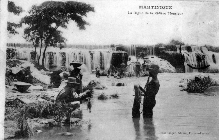 Martinique. Fort de France. La digue de la Rivière Monsieur