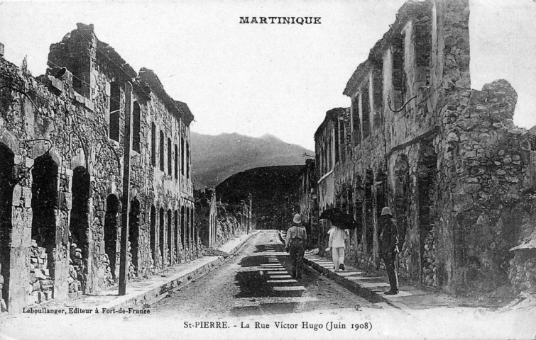 Martinique. Saint-Pierre. La rue Victor Hugo