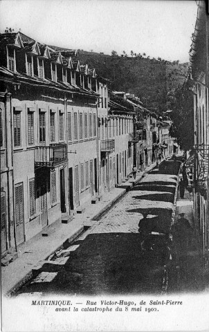 Rue Victor Hugo de Saint-Pierre avant la catastrophe du 8 mai 1902