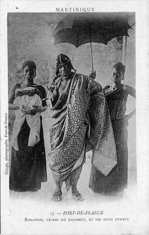 Fort-de-France. Béhanzin, ex-roi du Dahomey, et ses deux femmes