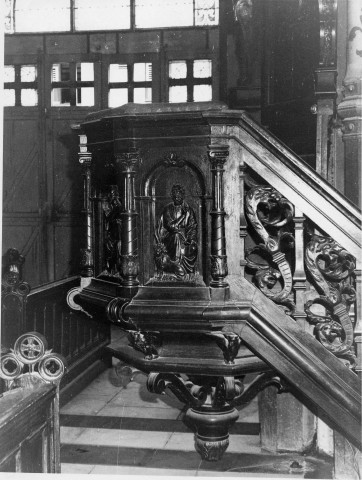 Fort-de-France. Intérieur de la cathédrale : chaire