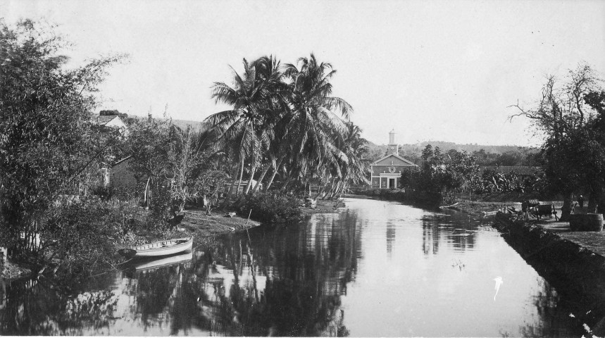 Fort-de-France. Rivière Madame et chapelle de l'hôpital militaire