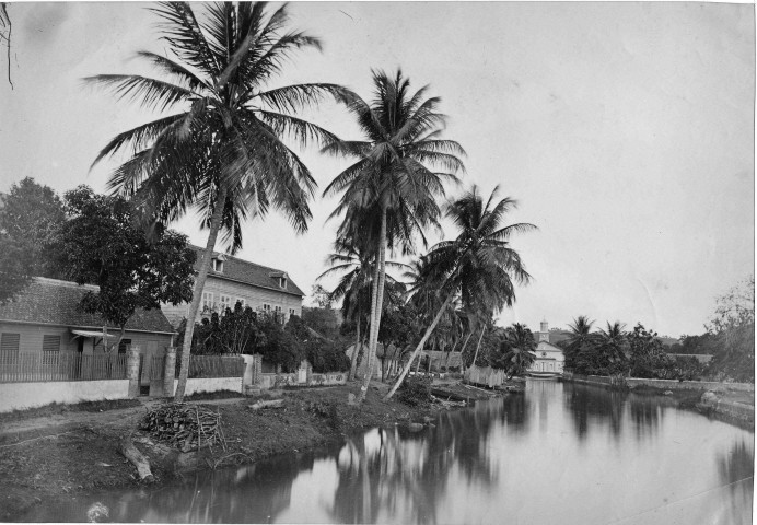 Fort-de-France. Rivière Madame et hôpital militaire