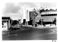 Martinique. Fort-de-France. Rue Bouillé et bâtiment des services administratifs du Conseil Général