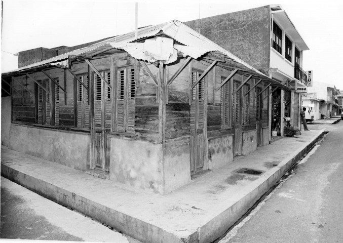 Sainte-Luce : magasin du bourg