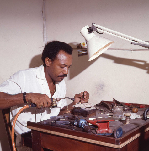 Fort-de-France, centre-ville. atelier de joaillerie et exposition de bijoux créoles