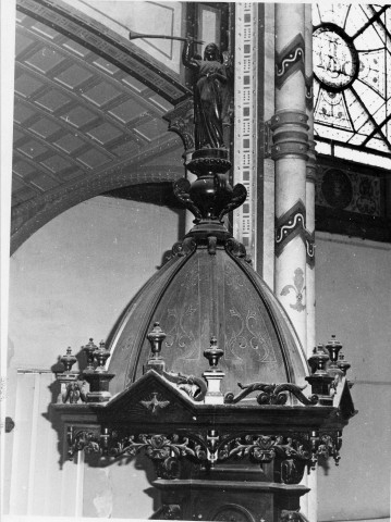 Fort-de-France. Intérieur de la cathédrale : chaire