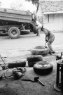Activité tertiaire. garage : réparations de pneus