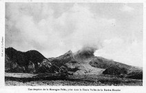 Une éruption de la montagne Pelée, prise dans la haute vallée de la Rivière Blanche