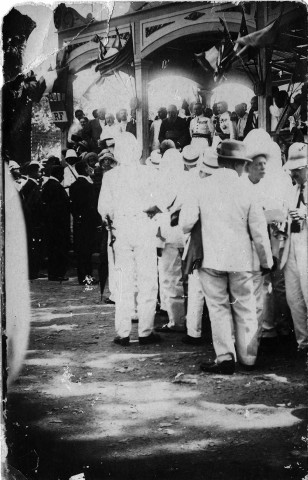 Fort-de-France. Cérémonie officielle sur la Savane en présence du gouverneur et de Monseigneur Lequien, évêque de la Martinique