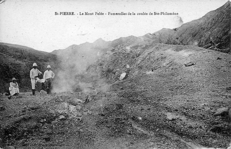 Saint-Pierre. Le Mont Pelée. Fumerolles de la coulée de Sainte-Philomène