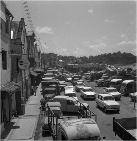 Fort-de-France, centre-ville. paysage urbain, vue sur la rue Ernest Deproge