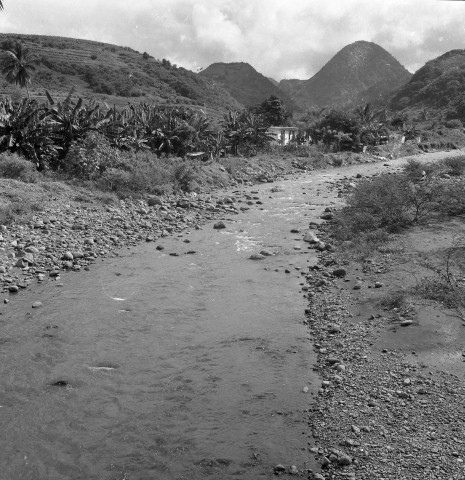 Le Carbet. paysage maritime et fluvial