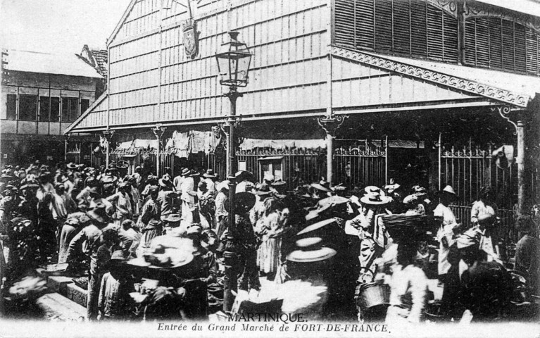 Martinique. Entrée du grand marché de Fort-de-France