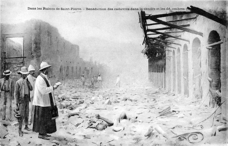 Dans les ruines de Saint-Pierre. Bénédiction des cadavres dans la cendre et les décombres