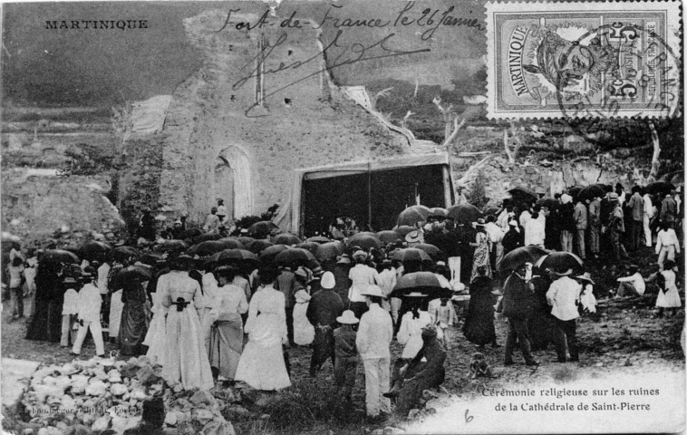 Martinique. Cérémonie religieuse sur les ruines de la cathédrale de Saint-Pierre