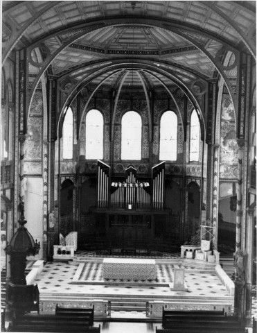 Fort-de-France. Intérieur de la cathédrale : autel