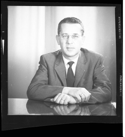 Technique photographique. portrait : sujet photographié, Jean Terrade, préfet de la Martinique (?) à Fort-de-France