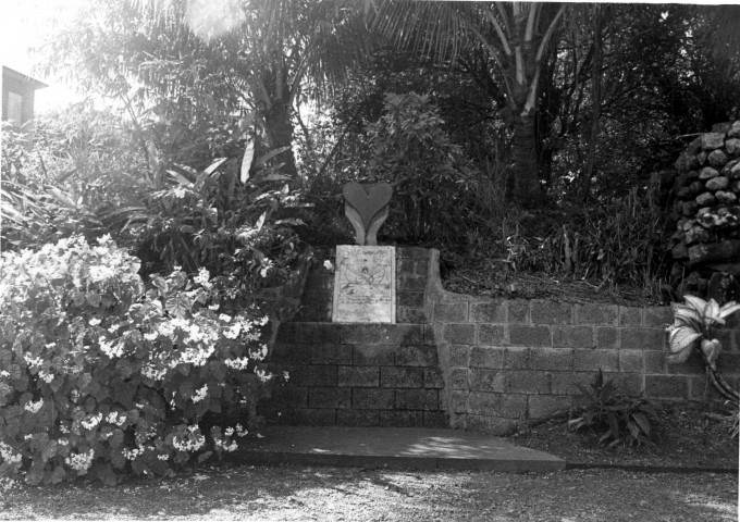 Ajoupa-Bouillon : monument aux morts