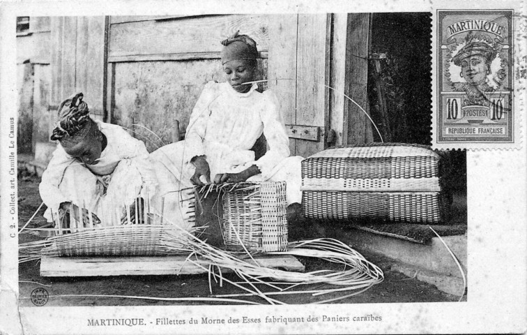 Martinique. Fillettes du Morne des Esses fabriquant des paniers caraïbes