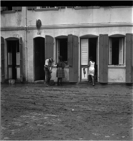 Fort-de-France. Ramassage des décombres et nettoyage des rues et des habitats suite aux intempéries de la tempête tropicale "Beulah"