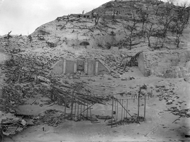 Saint-Pierre. Place Bertin après l'éruption du 08 mai 1902