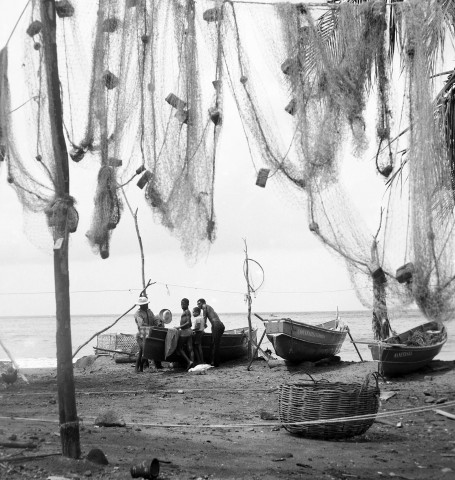 Les Anses d'Arlets (Grand Anse), Diamant (Anse Cafard), Schoelcher (Fond Lahaye). activités artisanales de pêche ; la Maison du Bagnard