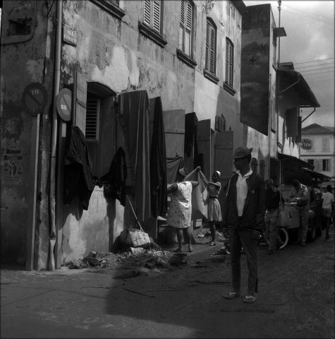 Fort-de-France. Ramassage des décombres et nettoyage des rues et des habitats suite aux intempéries de la tempête tropicale "Beulah"