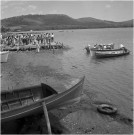 Le Robert, Le Diamant. commune du Diamant : arrivée des pêcheurs attendue sur le rivage par les clients et vente de poissons ; commune du Robert : étales de légumes et de fleurs à ciel ouvert, marchandes et clients