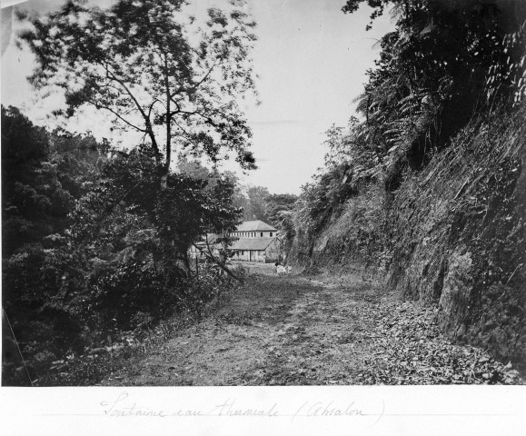 Fort-de-France. Absalon. Fontaine d'eau thermale