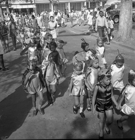 Fort-de-France, centre-ville. carnaval : défilé d'enfants déguisés ; visite officielle d'Olivier Rey, ministre de l'Outre-mer