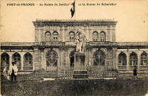 Martinique. Fort-de-France. Le palais de justice et la statue de Schoelcher