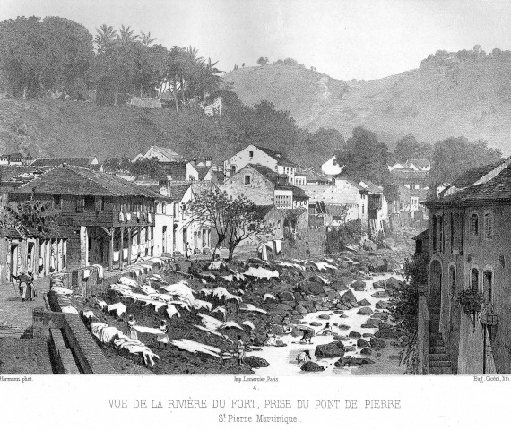 Vue de la rivière du fort, prise du pont de pierre. Saint-Pierre Martinique