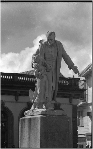 Fort-de-France, centre-ville. édifices inscrits ou classés "Monument historique" : Palais de Justice (square et statue de Victor Schoelcher)