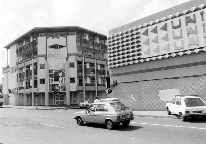 Fort-de-France : immeuble de la Caisse d'Epargne