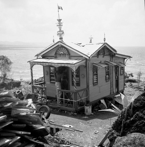 Les Anses d'Arlets (Grand Anse), Diamant (Anse Cafard), Schoelcher (Fond Lahaye). activités artisanales de pêche ; la Maison du Bagnard