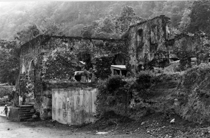 Saint-Pierre. Ruines du lycée