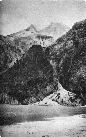 Le Mont Pelé pittoresque. Un nouveau lac et le double dôme