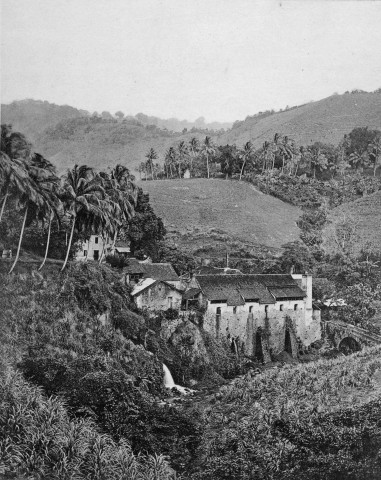 Saint-Pierre. Plantations Saint-James. Vue de la rhummerie T.V. de Saint-James