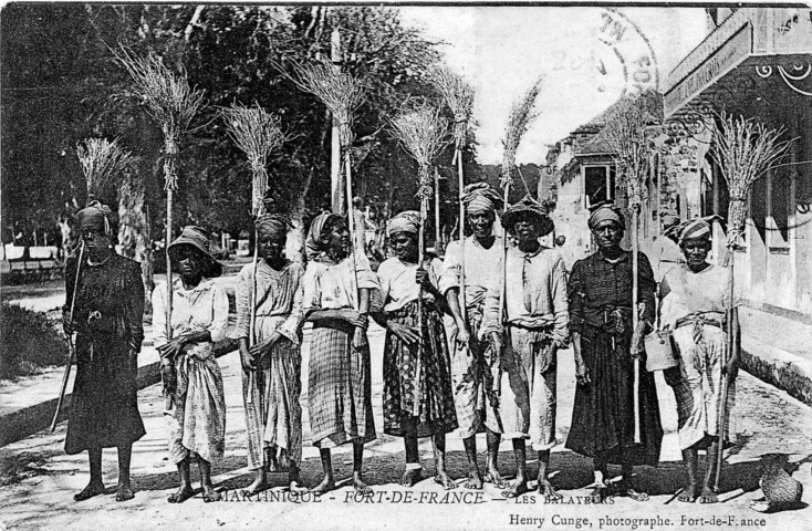 Martinique. Fort-de-France. Les balayeurs