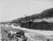 Saint-Pierre. Le pont Verger et la rivière Roxelane après l'éruption du 8 mai 1902
