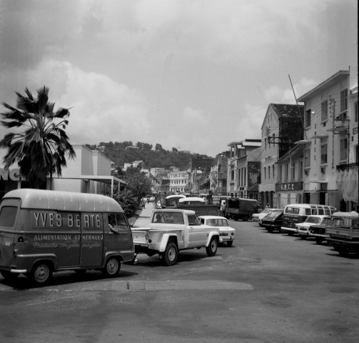 Fort-de-France, centre-ville. paysage urbain, vue sur la rue Ernest Deproge