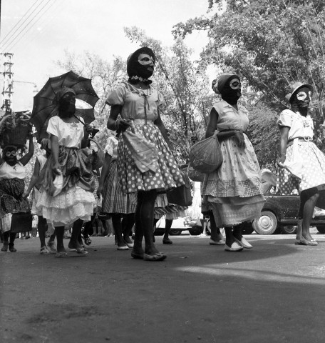 Fort-de-France, centre-ville. Carnaval : défilé