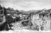 Saint-Pierre. La Roxelane, vue du pont de pierre, avant la catastrophe