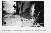 Saint-Pierre de la Martinique. La rue de l'hôpital. Café du Grand Balcon