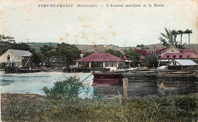 Fort-de-France (Martinique). L'arsenal maritime et la darse