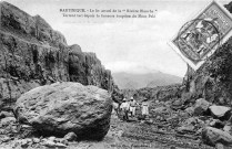 Martinique. Le lit actuel de la Rivière Blanche. Torrent tari depuis la fameuse éruption du Mont Pelé